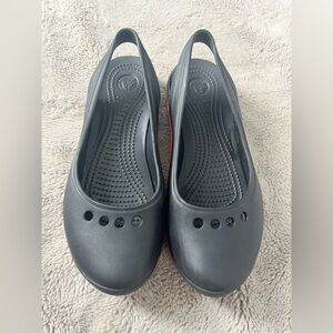 Crocs Mary Jane Slingback Flat Shoes Sz 9 Blk and Pink